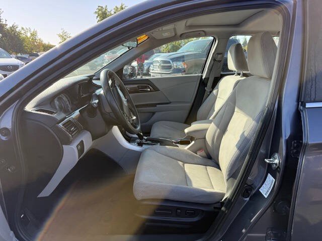 Used 2017 Honda Accord EX image 9