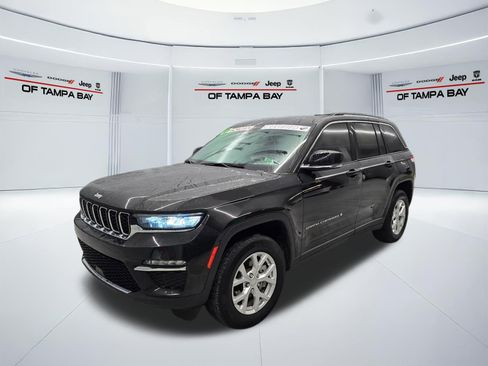 Used 2023 Jeep Grand Cherokee Limited AWD/4WD image 2
