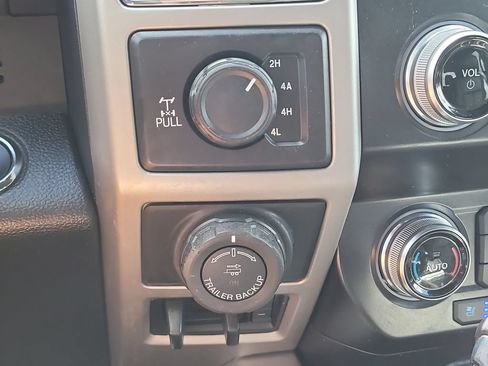 Used 2020 Ford F150 Lariat w/ Equipment Group 502A Luxury AWD/4WD image 31
