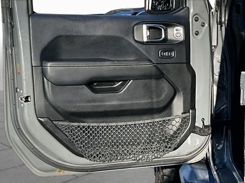 Used 2018 Jeep Wrangler Unlimited Sahara AWD/4WD image 22
