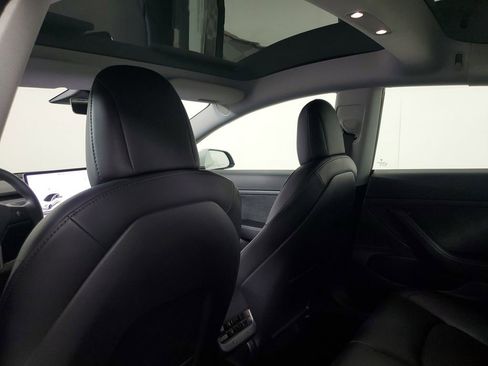 Used 2021 Tesla Model 3 Standard Range Plus image 12