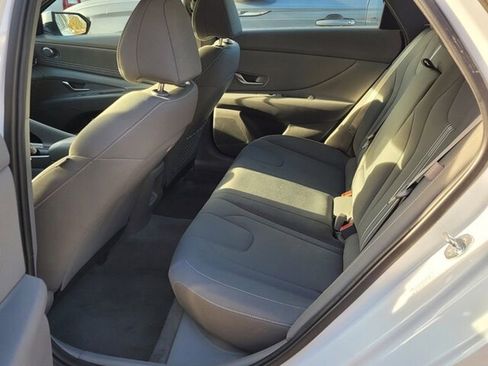 Used 2025 Hyundai Elantra SEL image 6