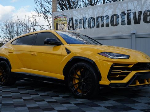 Used 2020 Lamborghini Urus AWD/4WD image 3