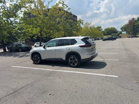 Used 2025 Nissan Rogue SV AWD/4WD image 9