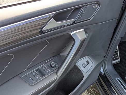 Certified 2022 Volkswagen Tiguan SEL R-Line image 11