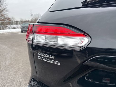 Used 2023 Toyota Corolla Cross LE image 9