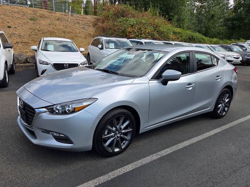 Used 2018 MAZDA MAZDA3 Touring FWD image 3