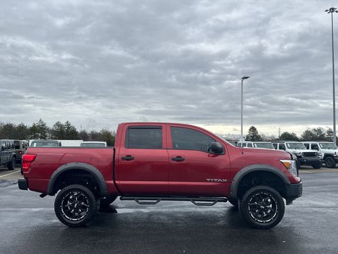 Used 2017 Nissan Titan S image 2