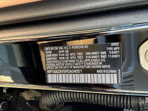 Used 2023 Porsche Cayenne Platinum Edition image 33