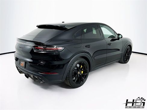 Used 2023 Porsche Cayenne Turbo GT image 5
