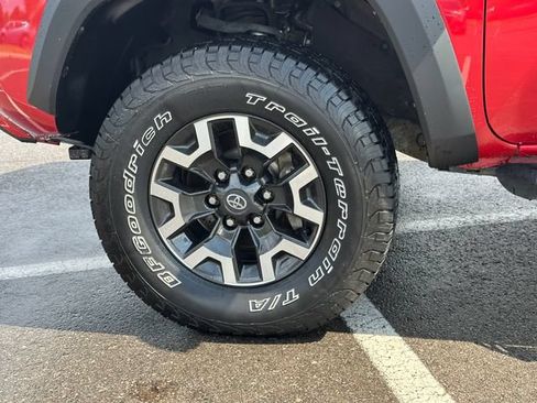 Used 2021 Toyota Tacoma TRD Off-Road w/ Technology Package AWD/4WD image 11
