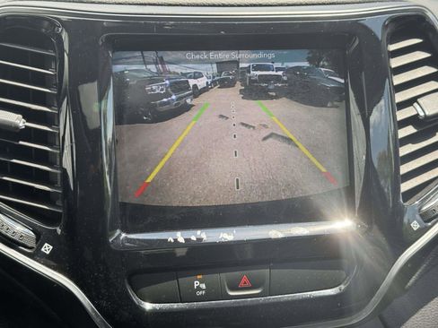 Used 2019 Jeep Cherokee Limited AWD/4WD image 26