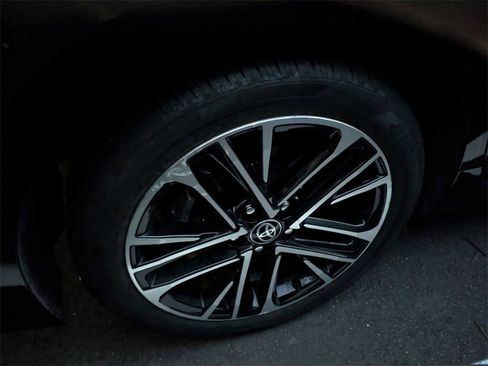 Used 2025 Toyota Camry XLE image 9