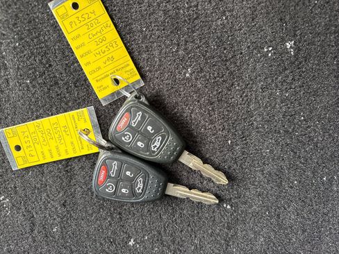 Used 2012 Chrysler 200 Limited image 31