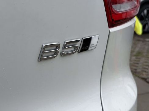 Certified 2023 Volvo XC40 B5 Plus w/ Protection Package Premier AWD/4WD image 8