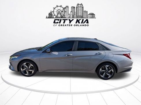 Used 2023 Hyundai Elantra SEL w/ Convenience Package FWD image 3