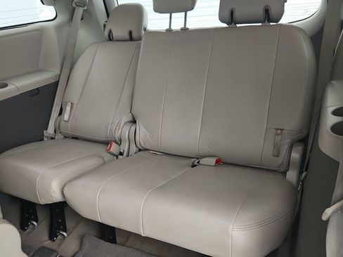 Used 2017 Toyota Sienna LE FWD image 20