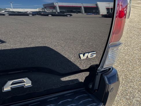 Certified 2020 Toyota Tacoma TRD Sport w/ Technology Package AWD/4WD image 19