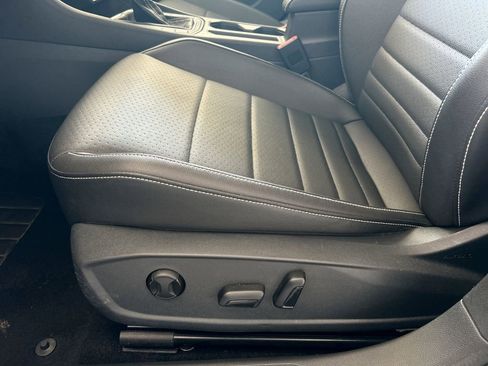 Used 2024 Volkswagen Jetta SE FWD image 13