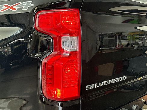 Used 2020 Chevrolet Silverado 1500 Custom w/ Custom Value Package AWD/4WD image 22
