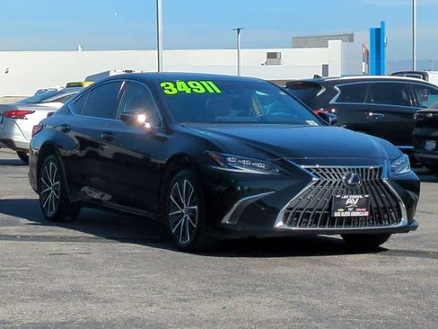 Used 2024 Lexus ES 300h w/ Premium Package FWD image 2