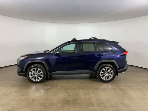 Used 2021 Toyota RAV4 XLE Premium AWD/4WD image 16