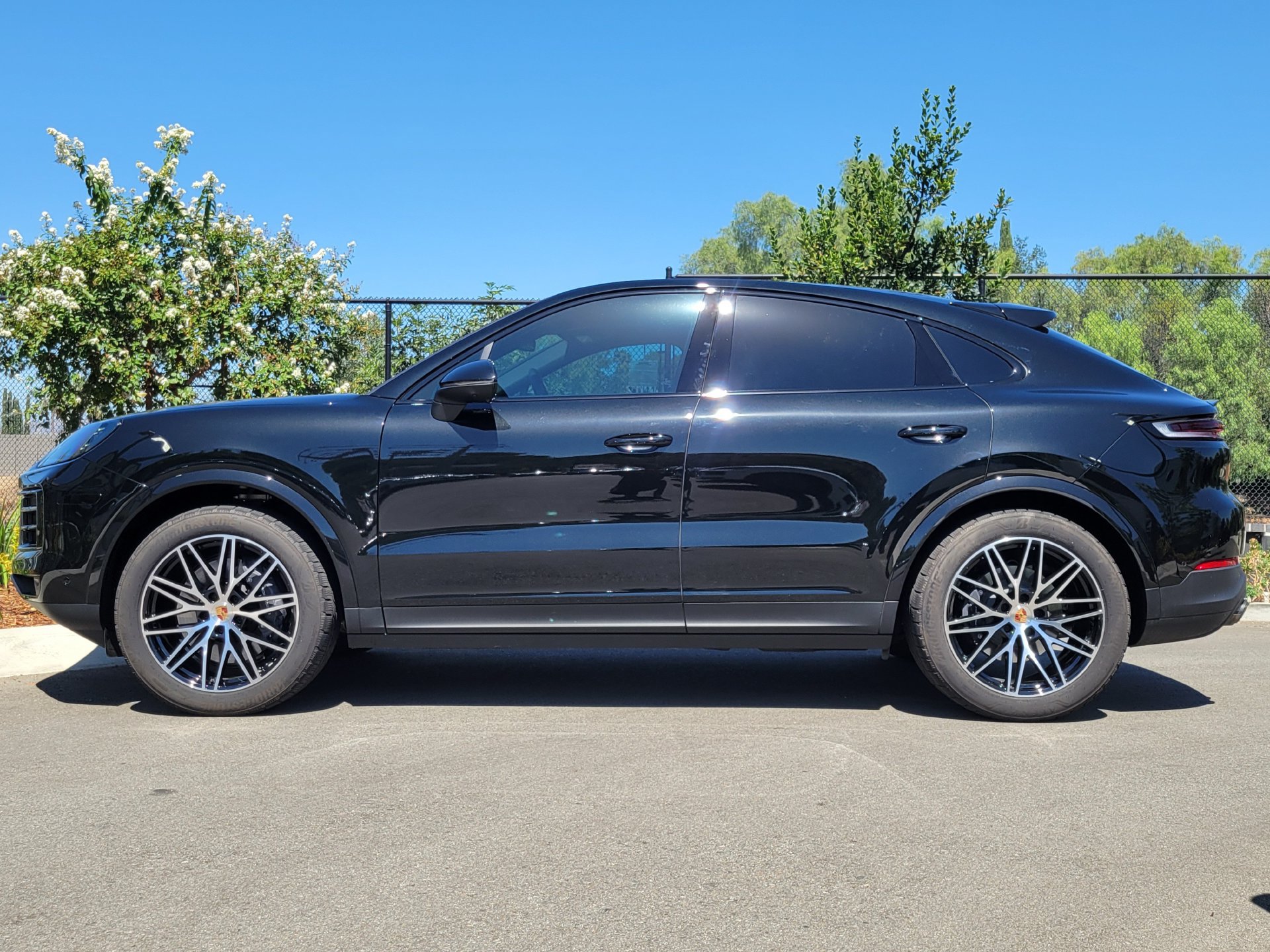 Certified 2026 Porsche Cayenne Coupe AWD/4WD image 2