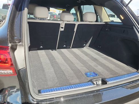 Used 2021 Mercedes-Benz GLC 300 4MATIC w/ Driver Assistance Package image 11