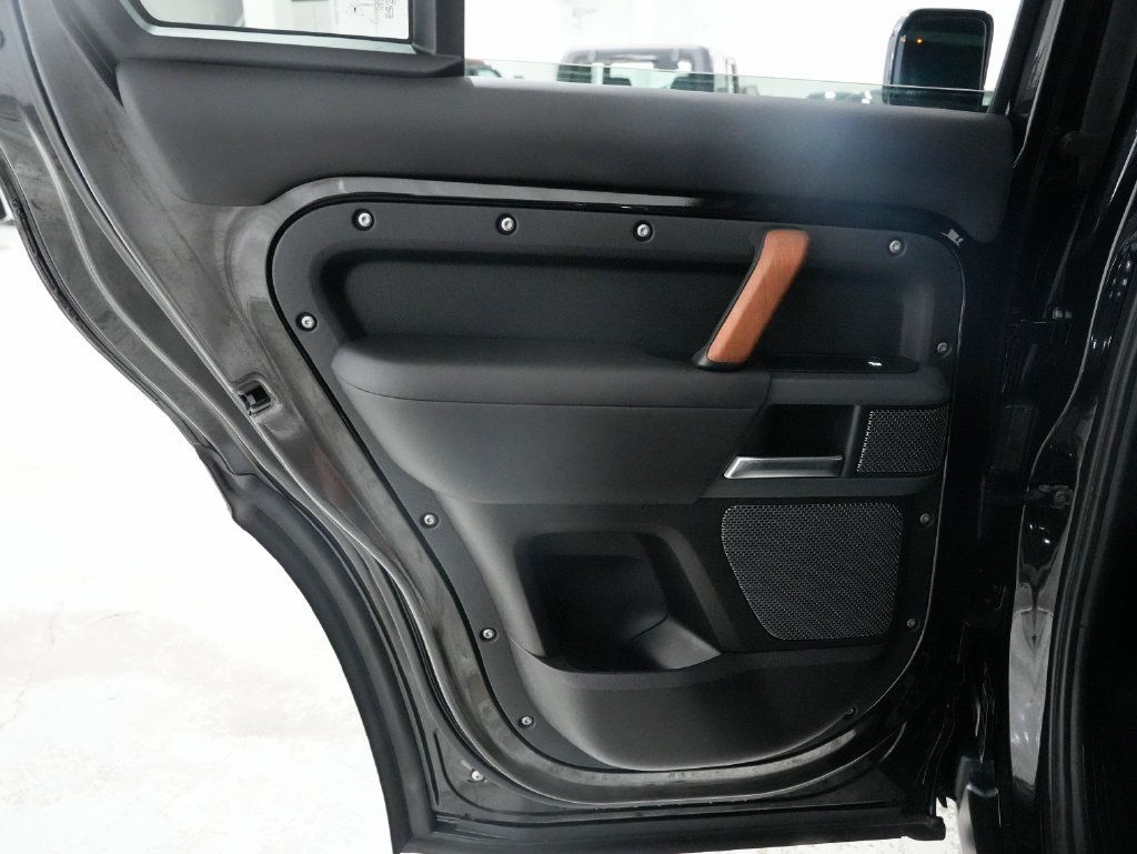 Used 2020 Land Rover Defender 110 X AWD/4WD image 34