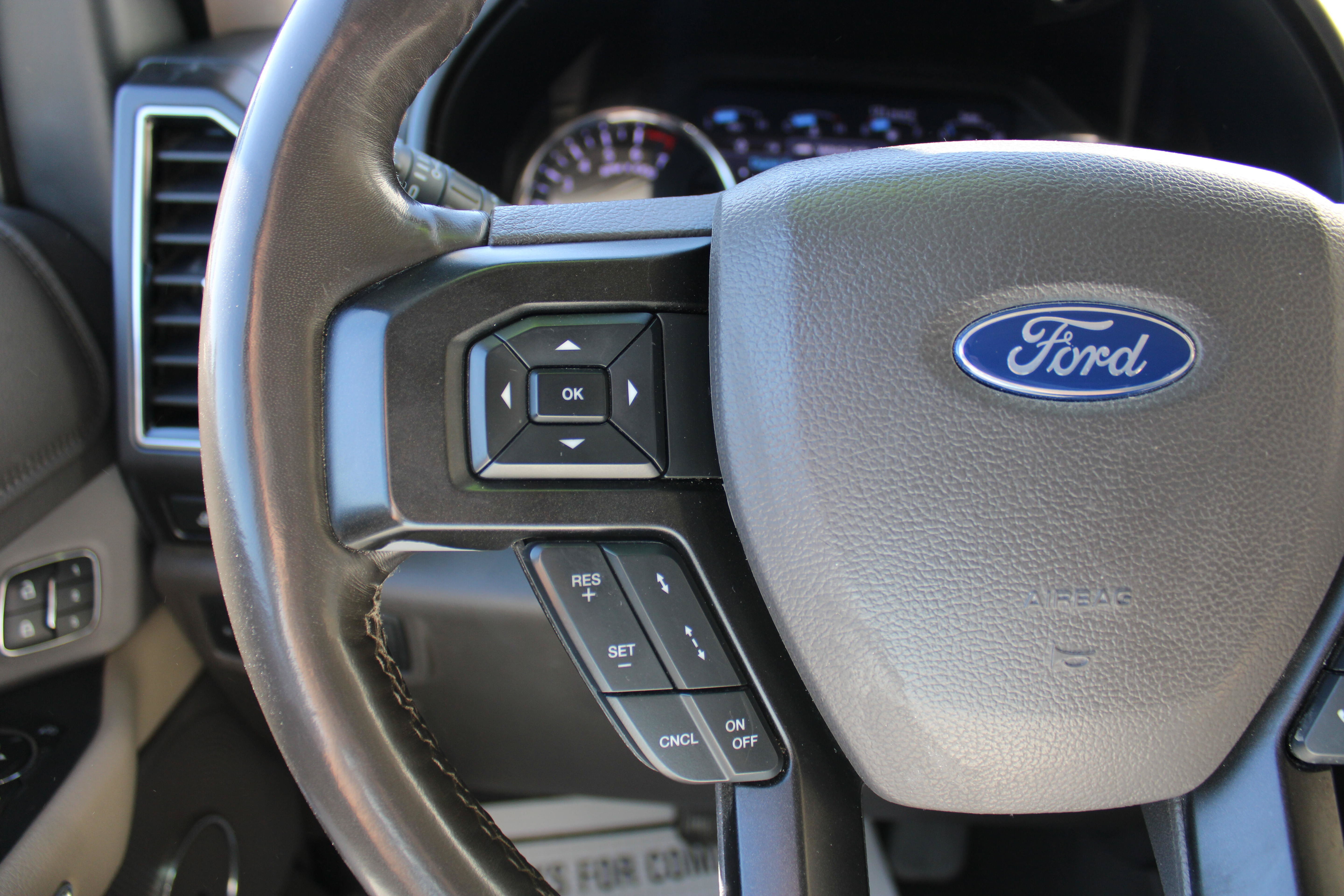 Used 2019 Ford Expedition Limited w/ Equipment Group 301A AWD/4WD image 14