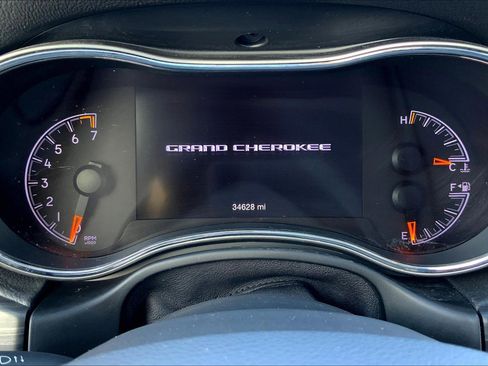 Used 2019 Jeep Grand Cherokee Altitude image 24