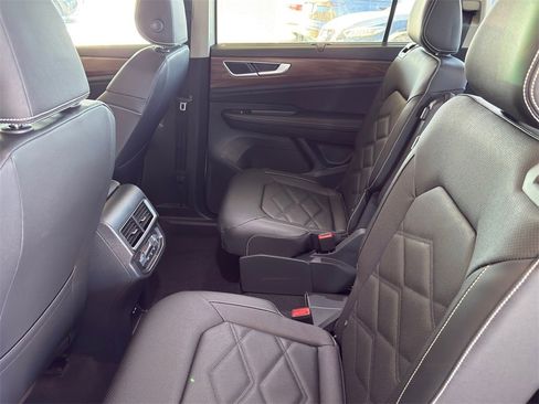 New 2026 Volkswagen Atlas SE image 27