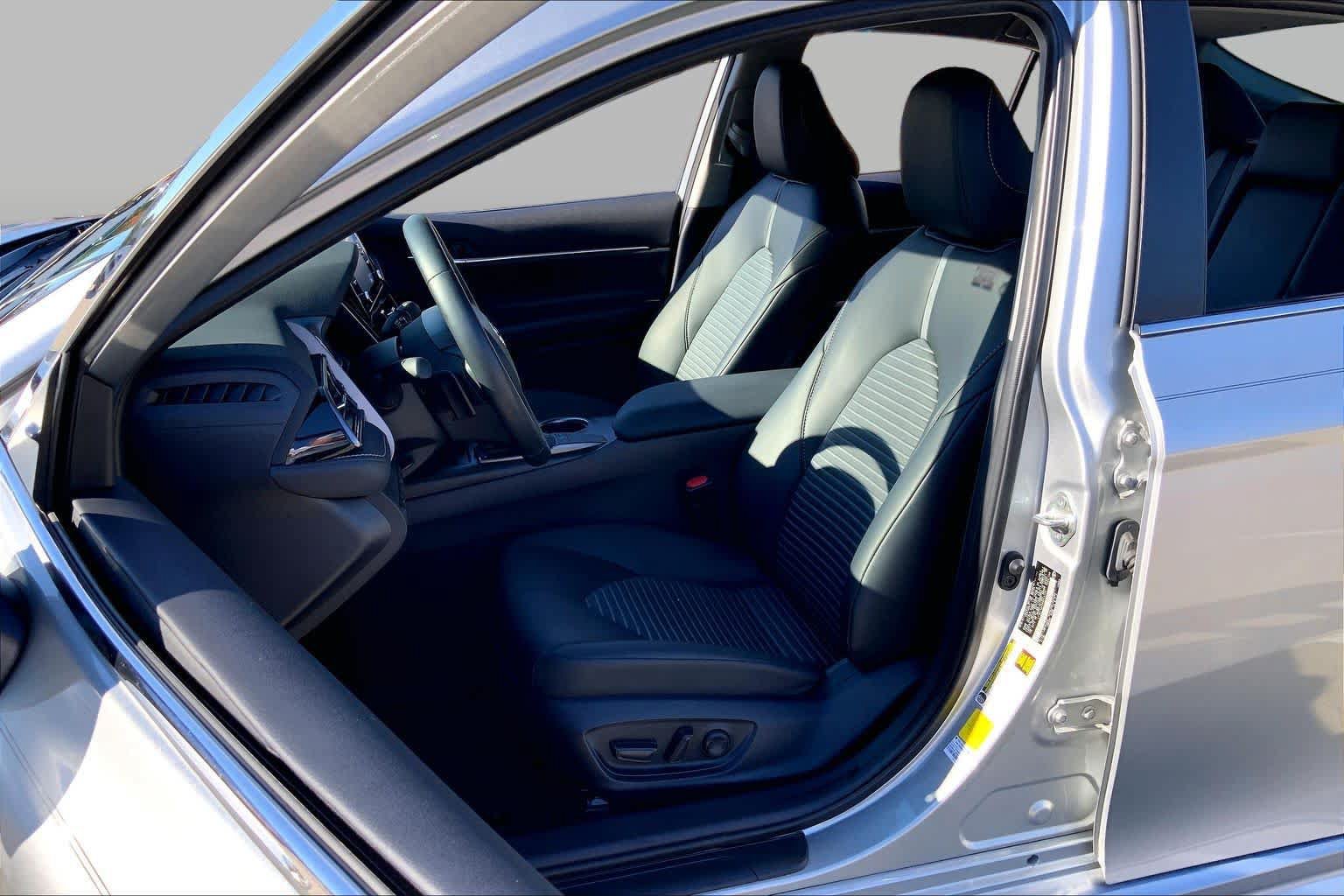 Used 2024 Toyota Camry SE FWD image 8
