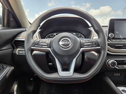 Used 2024 Nissan Altima 2.5 SV FWD image 44