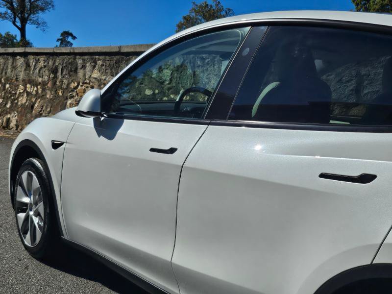 Used 2023 Tesla Model Y AWD image 23