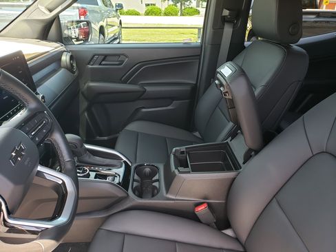 Used 2025 Chevrolet Colorado Trail Boss AWD/4WD image 25
