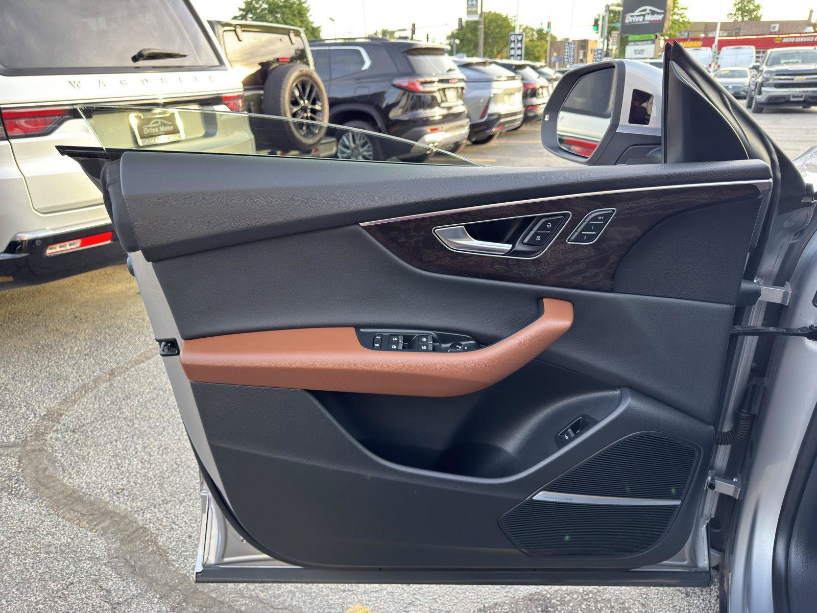 Used 2022 Audi Q8 Premium Plus AWD/4WD image 17