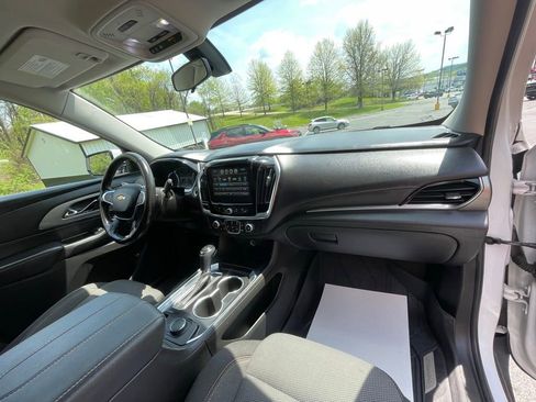 Used 2019 Chevrolet Traverse LT w/ LPO, Floor Liner Package AWD/4WD image 11