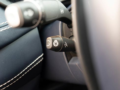 Used 2021 Aston Martin DBX image 16