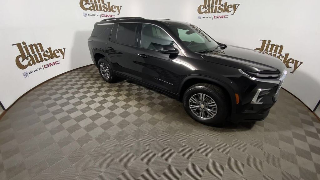 Certified 2024 Chevrolet Traverse LT AWD/4WD image 2