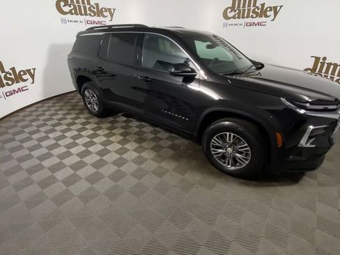 Used 2024 Chevrolet Traverse LT AWD/4WD image 2