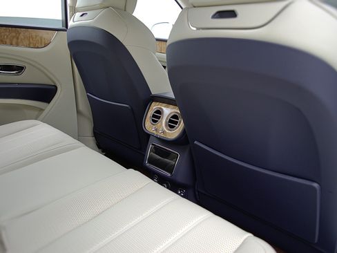 Certified 2023 Bentley Bentayga AWD/4WD image 30