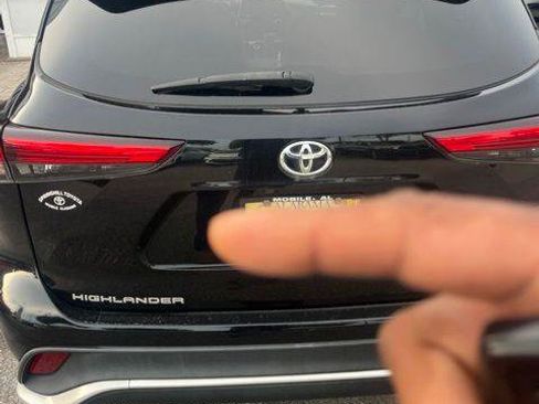 Used 2021 Toyota Highlander XSE FWD image 4