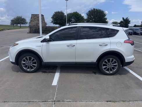 Used 2017 Toyota RAV4 Limited AWD/4WD image 2