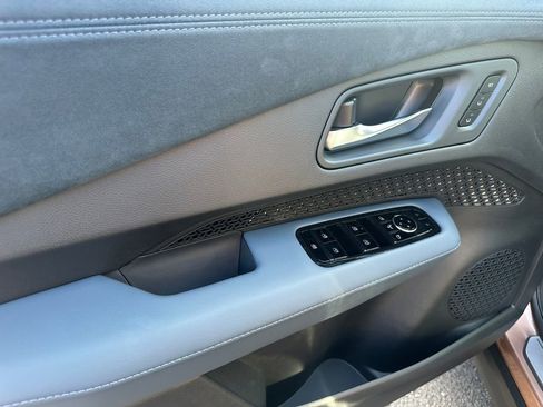 Used 2025 Nissan Ariya Platinum image 13