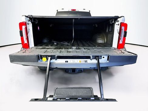 Used 2025 Ford F350 Platinum w/ FX4 Off-Road Package AWD/4WD image 31