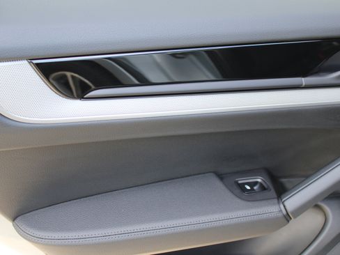 Certified 2025 Porsche Cayenne image 27