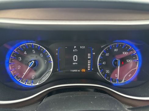 Used 2020 Chrysler Voyager Lxi FWD image 11