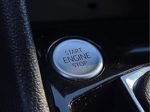 Used 2024 Volkswagen Taos SE image 15