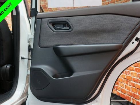 Used 2023 Nissan Rogue S image 48